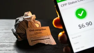 Smartphone com tela de confirmação de CPF limpo ao lado de contas antigas, iluminado dramaticamente contra fundo escuro.